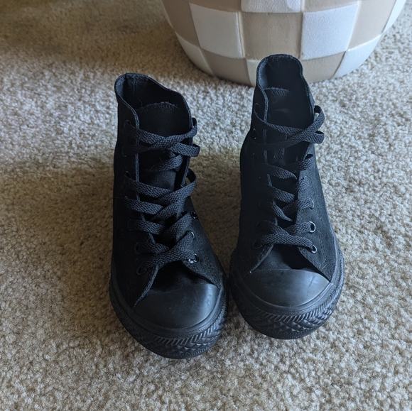 Chuck Taylor Converse All Star Classic Little Kids High Top Sneaker in Black - Picture 4 of 6
